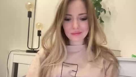 lusiluv online show from 10/17/25, 09:17