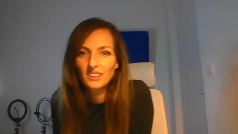 Snapshot of lusisart chatting on 12/13/25, 10:04 Lusisart online show from 12/13/25, 10:04