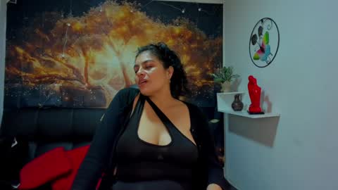 Snapshot of lust_mom chatting on 12/15/24, 09:13 Angela 3 online show from 12/15/24, 09:13