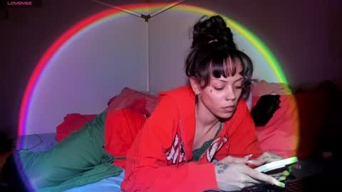 Snapshot of lustforlola chatting on 12/11/24, 04:18 LOLA online show from 12/11/24, 04:18