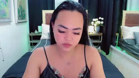 Snapshot of lustfuloffendertrina chatting on 01/07/25, 09:50 Trina online show from 01/07/25, 09:50