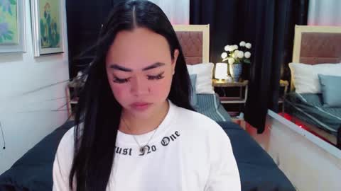 Snapshot of lustfuloffendertrina chatting on 01/09/25, 08:34 Trina online show from 01/09/25, 08:34