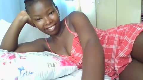 Snapshot of lustrousnerd chatting on 11/12/25, 03:51 Noreh online show from 11/12/25, 03:51