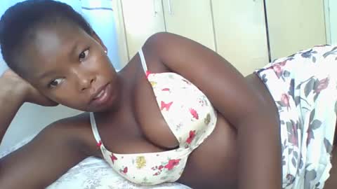 Snapshot of lustrousnerd chatting on 11/27/25, 04:14 Noreh online show from 11/27/25, 04:14