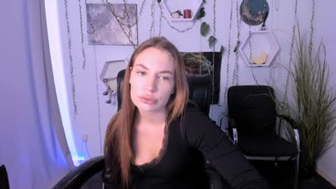 lusy_puff online show from 12/15/24, 03:42