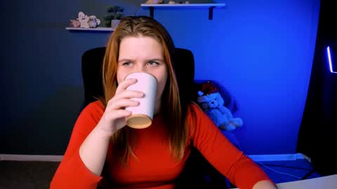 lusy_puff online show from 01/14/25, 03:57