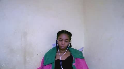 Snapshot of lutchia chatting on 09/15/25, 12:38 lutchia online show from 09/15/25, 12:38