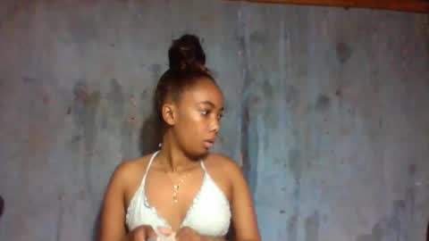 Snapshot of lutchia chatting on 12/16/25, 06:51 lutchia online show from 12/16/25, 06:51