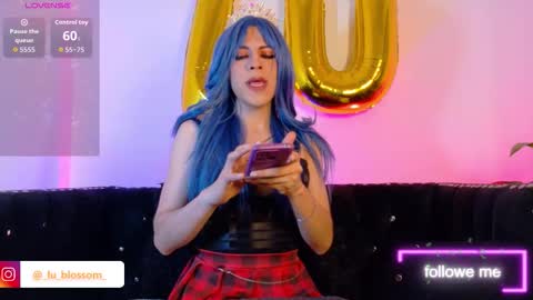 Snapshot of luu_blossom__ chatting on 01/12/26, 06:57 Lu Blossom online show from 01/12/26, 06:57