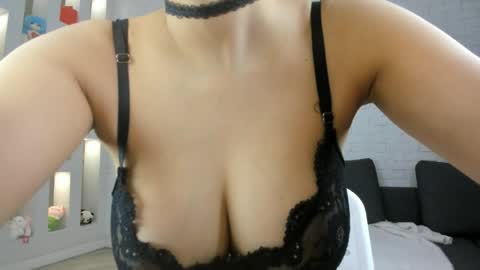 Yuna online show from 04/16/26, 01:17