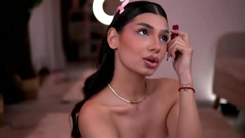 Caprice online show from 04/18/26, 07:58