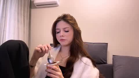 Snapshot of luveniamaurey chatting on 02/19/26, 08:32 Adele online show from 02/19/26, 08:32