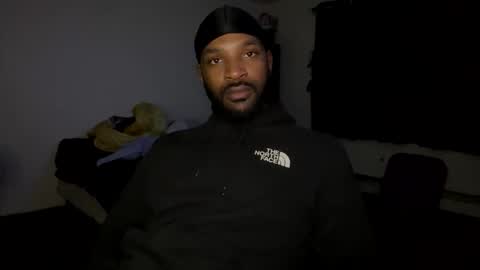 Snapshot of luverboibbc chatting on 01/01/25, 02:09 luverboi online show from 01/01/25, 02:09