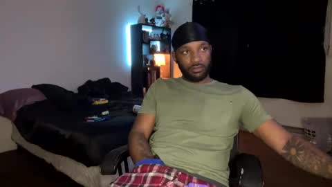 Snapshot of luverboibbc chatting on 02/16/25, 02:53 luverboi online show from 02/16/25, 02:53