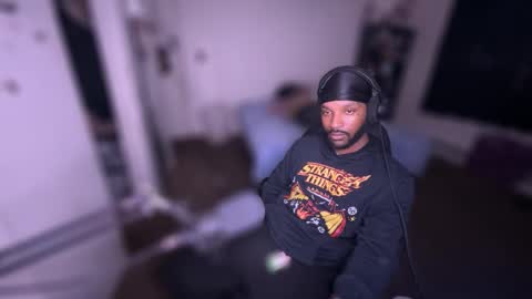 Snapshot of luverboibbc chatting on 11/11/25, 09:04 luverboi online show from 11/11/25, 09:04