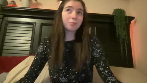 Snapshot of luvrxstarx chatting on 12/05/25, 12:08 luvrxstarx online show from 12/05/25, 12:08