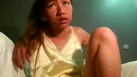 Bee Bee online show from 04/18/26, 07:01