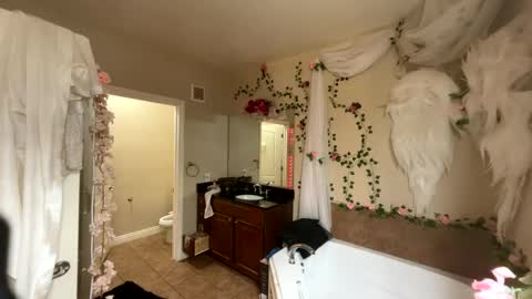 luvvlee online show from 03/04/26, 05:46