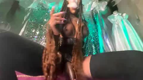 luvvlee online show from 03/29/26, 10:15