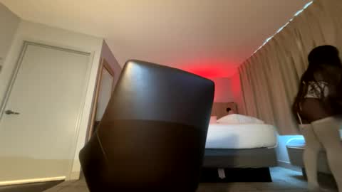 luvvlee online show from 07/12/26, 08:00