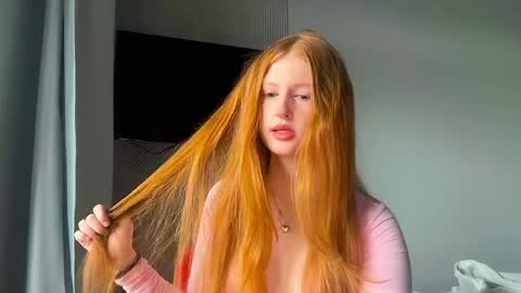 Snapshot of lux_angel chatting on 05/26/26, 12:39 lux_angel online show from 05/26/26, 12:39