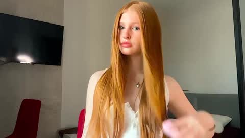 Snapshot of lux_angel chatting on 05/28/26, 12:19 lux_angel online show from 05/28/26, 12:19