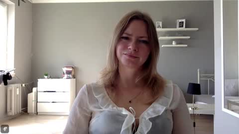 Snapshot of lux_millie chatting on 09/12/25, 08:58 Millie online show from 09/12/25, 08:58