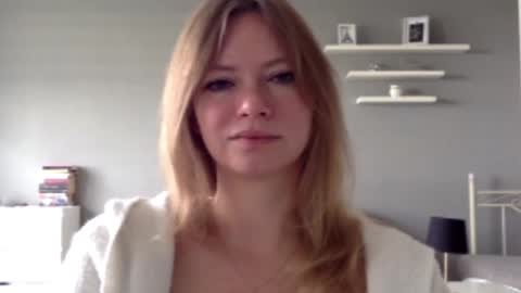 Snapshot of lux_millie chatting on 09/17/25, 06:59 Millie online show from 09/17/25, 06:59