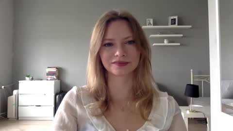 Snapshot of lux_millie chatting on 09/19/25, 07:43 Millie online show from 09/19/25, 07:43