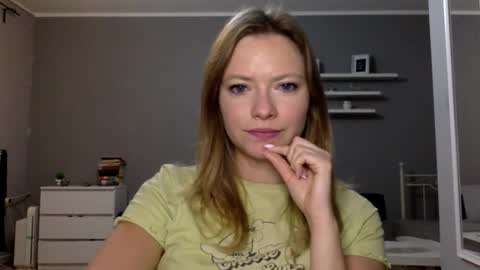 Snapshot of lux_millie chatting on 09/23/25, 08:56 Millie online show from 09/23/25, 08:56