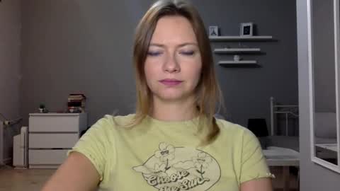 Snapshot of lux_millie chatting on 09/25/25, 08:56 Millie online show from 09/25/25, 08:56