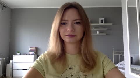 Snapshot of lux_millie chatting on 09/26/25, 03:27 Millie online show from 09/26/25, 03:27