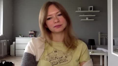 Snapshot of lux_millie chatting on 10/28/25, 08:29 Millie online show from 10/28/25, 08:29