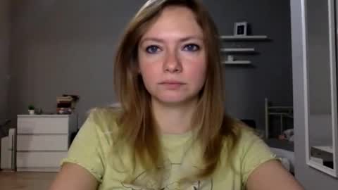 Snapshot of lux_millie chatting on 11/05/25, 11:27 Millie online show from 11/05/25, 11:27