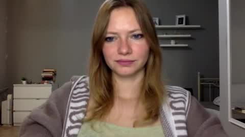 Snapshot of lux_millie chatting on 11/18/25, 10:14 Millie online show from 11/18/25, 10:14