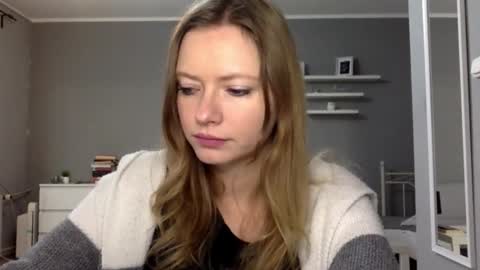 Snapshot of lux_millie chatting on 11/23/25, 02:39 Millie online show from 11/23/25, 02:39