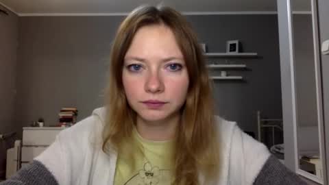 Snapshot of lux_millie chatting on 12/01/25, 09:53 Millie online show from 12/01/25, 09:53