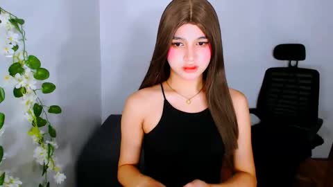 queen lux online show from 11/08/25, 08:14