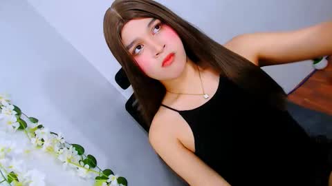 queen lux online show from 11/11/25, 02:33