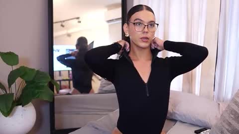 Luxa  online show from 04/07/26, 12:49