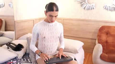 Snapshot of luxa_velvett chatting on 04/25/26, 01:14 Luxa online show from 04/25/26, 01:14