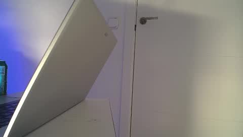 Snapshot of luxanee chatting on 12/17/25, 10:38 luxanee online show from 12/17/25, 10:38