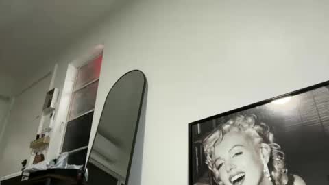 luxcher22 online show from 02/11/26, 07:57