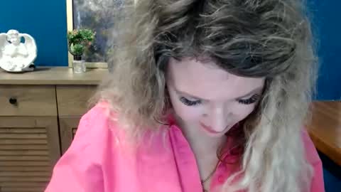 Snapshot of luxdonna chatting on 05/26/26, 06:31 Donna online show from 05/26/26, 06:31