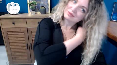 Snapshot of luxdonna chatting on 05/29/26, 06:55 Donna online show from 05/29/26, 06:55