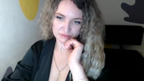 Snapshot of luxdonna chatting on 07/10/26, 05:04 Donna online show from 07/10/26, 05:04