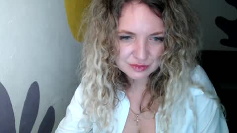 Snapshot of luxdonna chatting on 07/14/26, 02:05 Donna online show from 07/14/26, 02:05