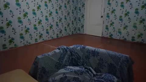 Snapshot of luxeboy_ chatting on 09/14/25, 07:02 Mike online show from 09/14/25, 07:02