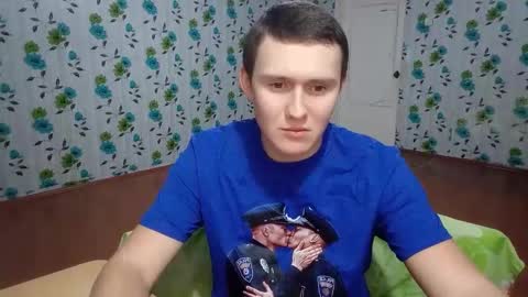 Snapshot of luxeboy_ chatting on 10/22/25, 08:08 Mike online show from 10/22/25, 08:08