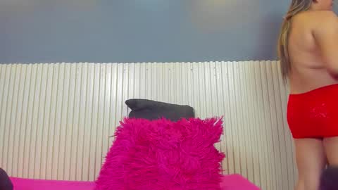 Snapshot of luxemilf chatting on 09/19/25, 11:44 Luxe3 online show from 09/19/25, 11:44